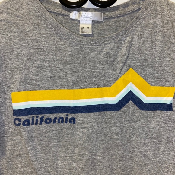 👔basic tee👔 - Picture 2 of 2